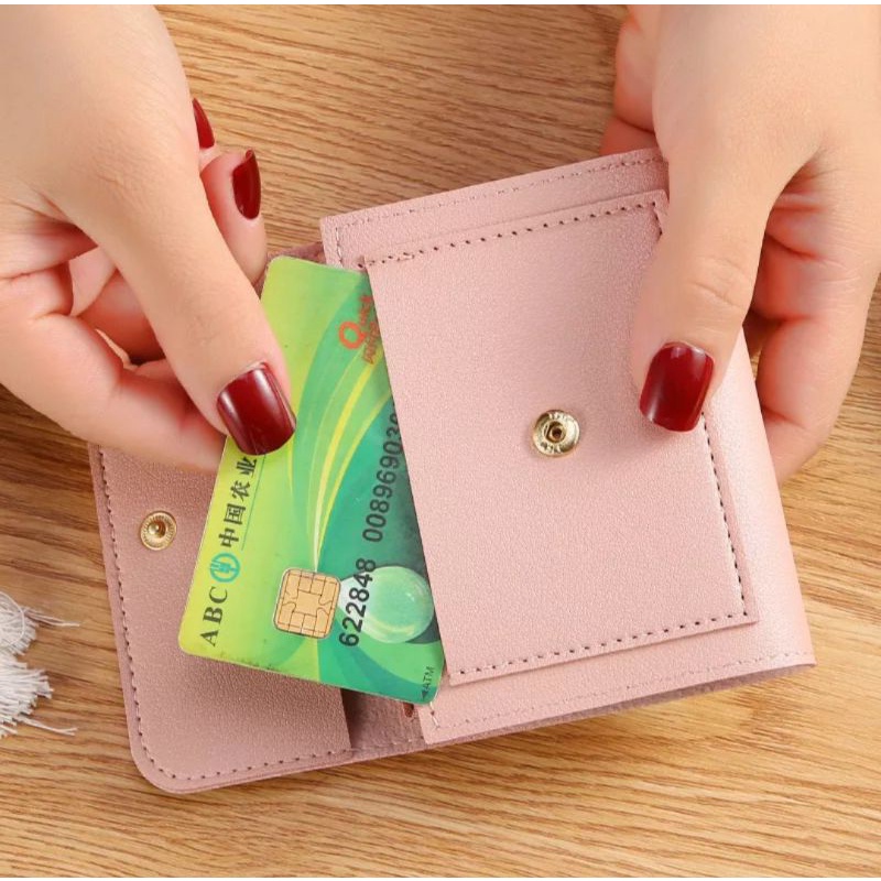 Ví nữ mini cầm tay giá rẽ khoá bấm in chữ hàng đẹp trẻ trung đơn giản cực xinh