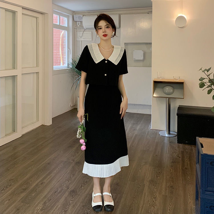 Set đồ 2 món gồm áo dáng ngắn và chân váy xếp ly thời trang 2022 dành cho nữ