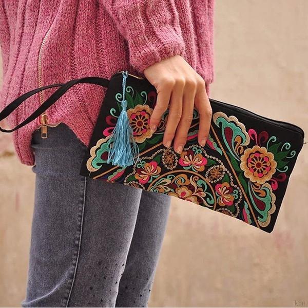 Ví cầm tay thêu họa tiết vintage thời trang