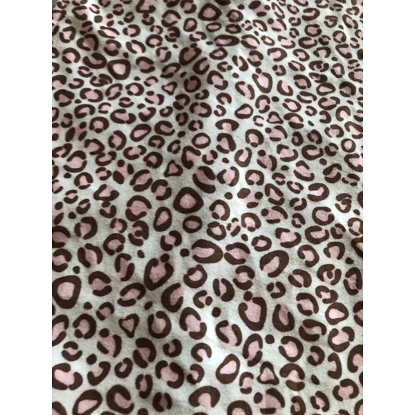 Chân váy báo hồng chẻ đùi  size L new100%