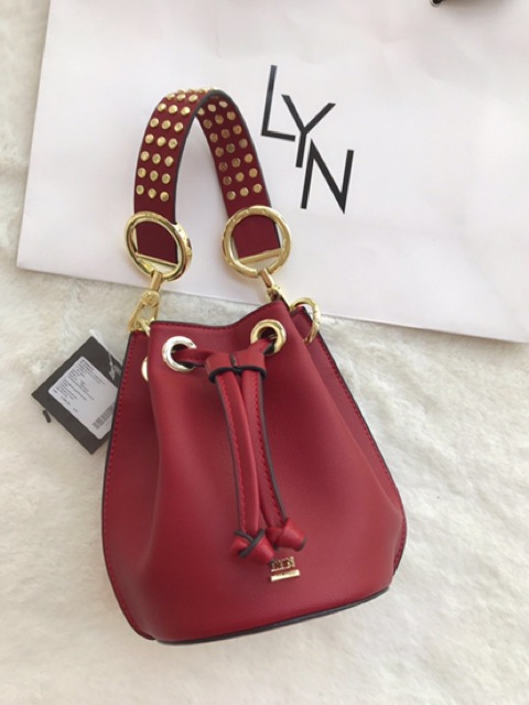 Túi L Y N xuất dư