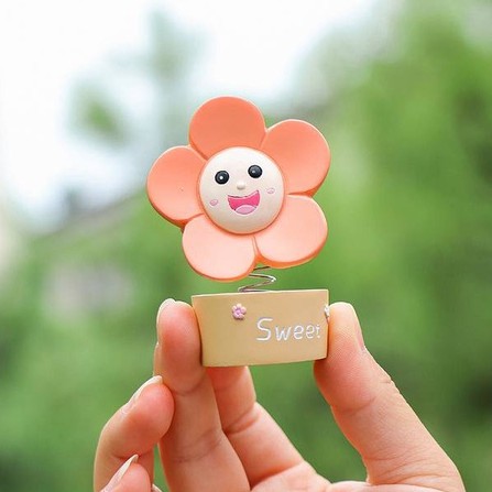 Hoa Hướng Dương Lắc Lư Dễ Thương Trang Trí Taplo Ô Tô