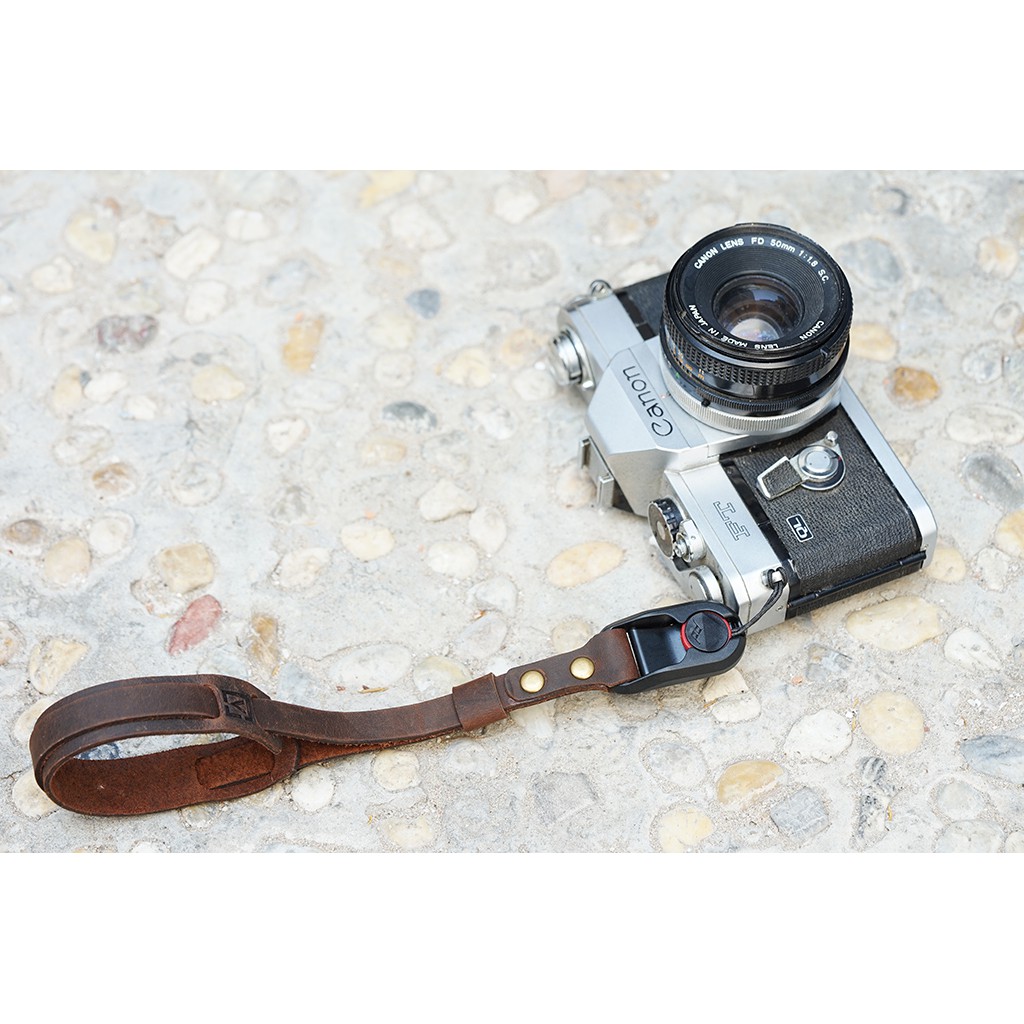 Dây Đeo Tay Handstrap Máy Ảnh Da Bò Handmade Móc Peak Design Chính Hãng TA5033
