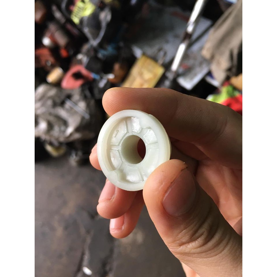 Nhông Bơm Nhớt Máy Cưa Xích 2500