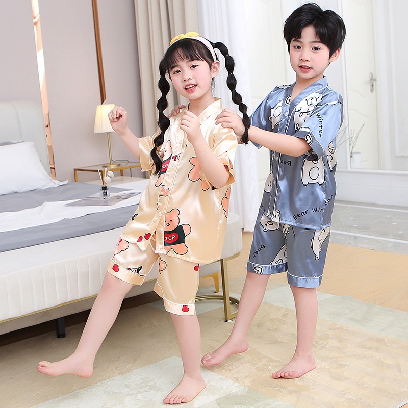 Bộ Đồ Ngủ Tay Dài Bằng Lụa satin In Hoạt Hình Dành Cho Trẻ Em Tuổi Trung Niên