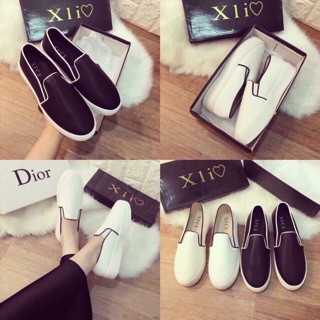 Slipon đen viền trắng