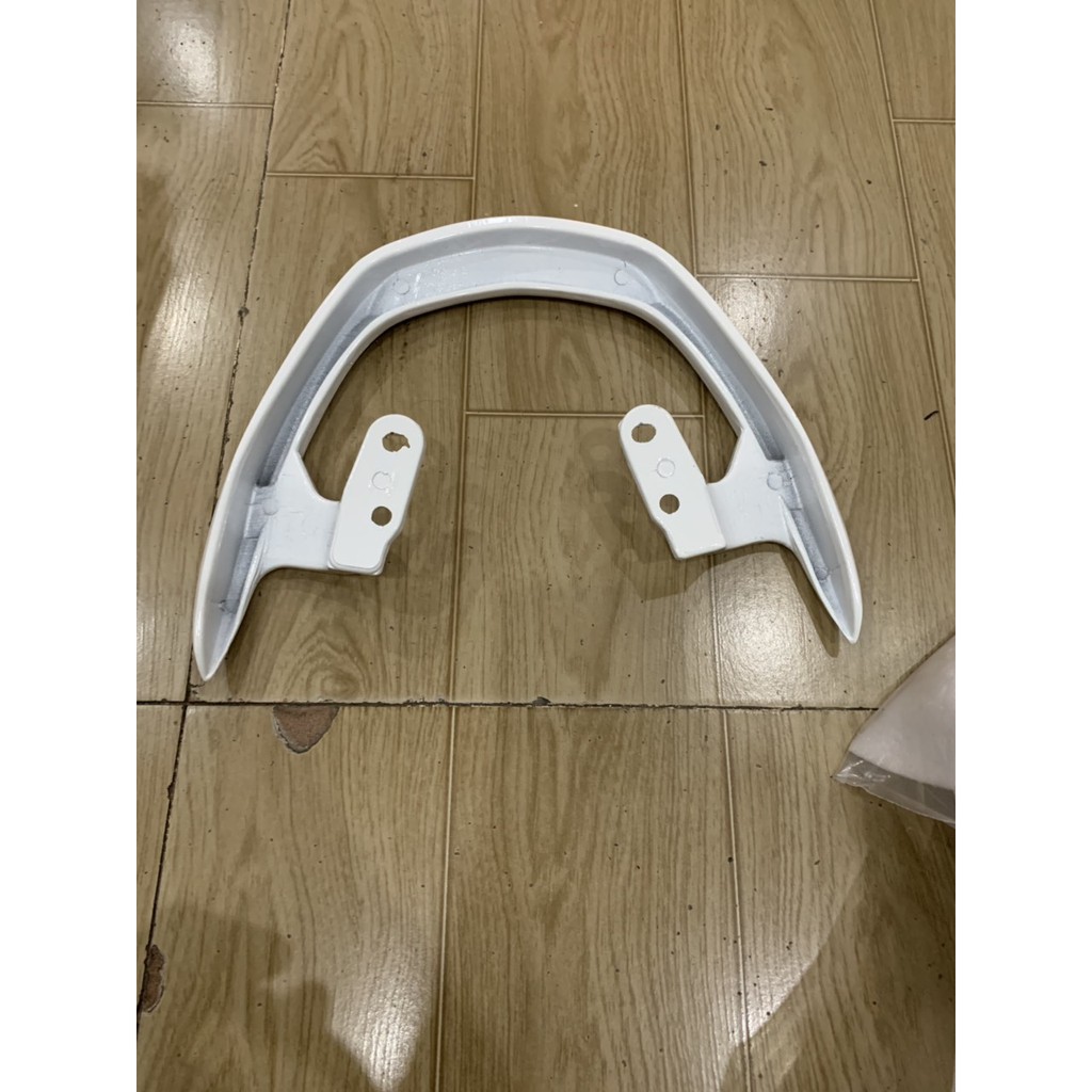 Cảng sau xe sirus kiểu mio màu trắng