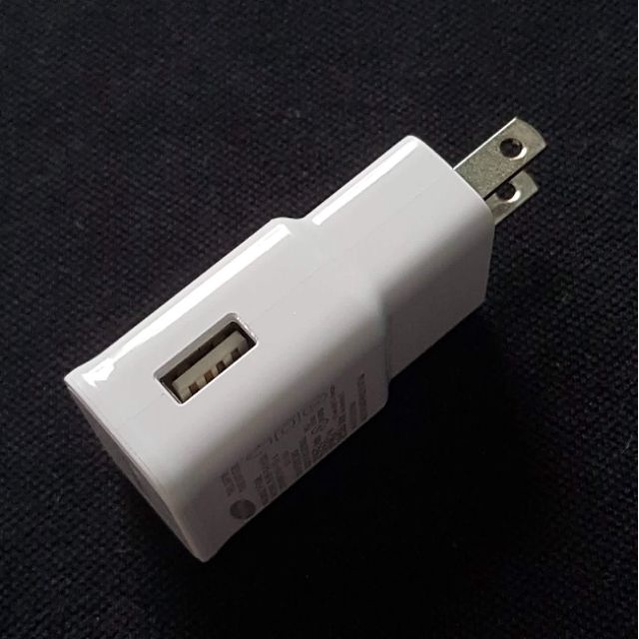 Củ Sạc USB 5V - 2A Hàng OEM Chân Dẹp Cấp Nguồn cho Các Thiết Bị Điện Gia Đình