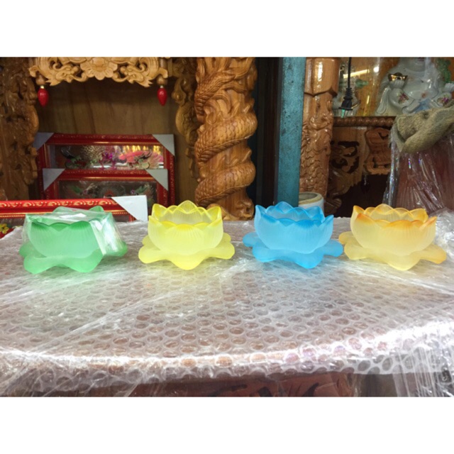 Chân nến hoa sen lưu ly