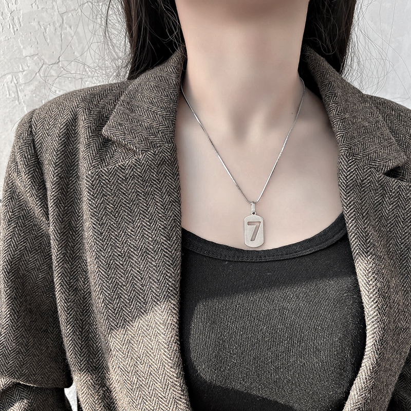 Dây chuyền 22664 bằng thép titan dáng dài mặt số 7 may mắn thời trang cho nam nữ / cặp đôi