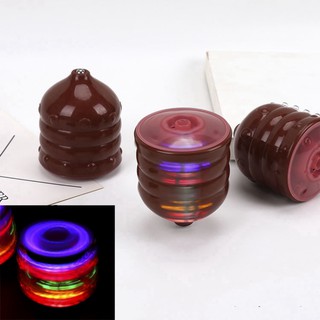 Con Quay Trụ Gỗ Phát Sáng