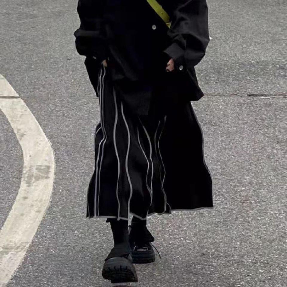 Chân váy dài lưng cao thiết kế độc đáo phong cách Hồng Kông