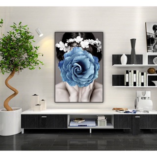 Tranh canvas treo tường cô gái và hoa hồng xanh