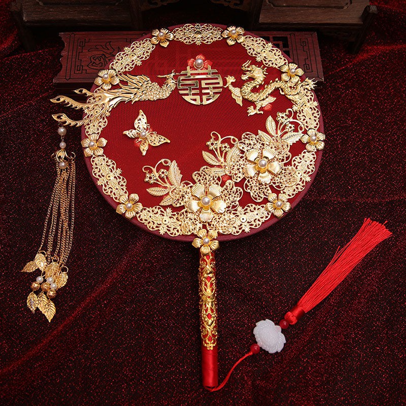 Quạt xếp cầm tay sang trọng cho cô dâu