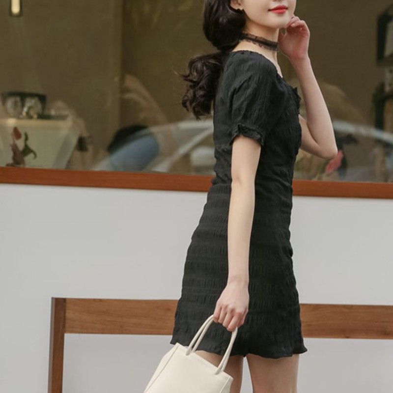 Váy Đầm Đen Tay Phồng Dáng Ngắn Kèm Choker Cá Tính
