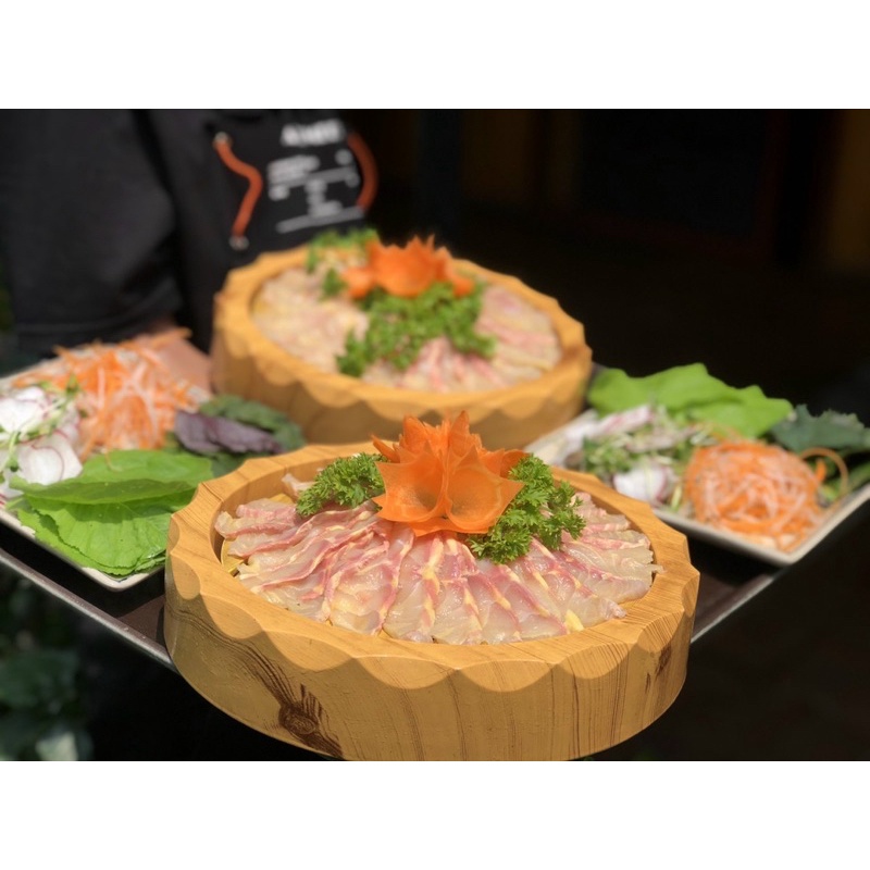 Khay SUSHI - SASHIMI , CÁ HỒI , nhựa giả gỗ tròn trang trí sushi, sashimi