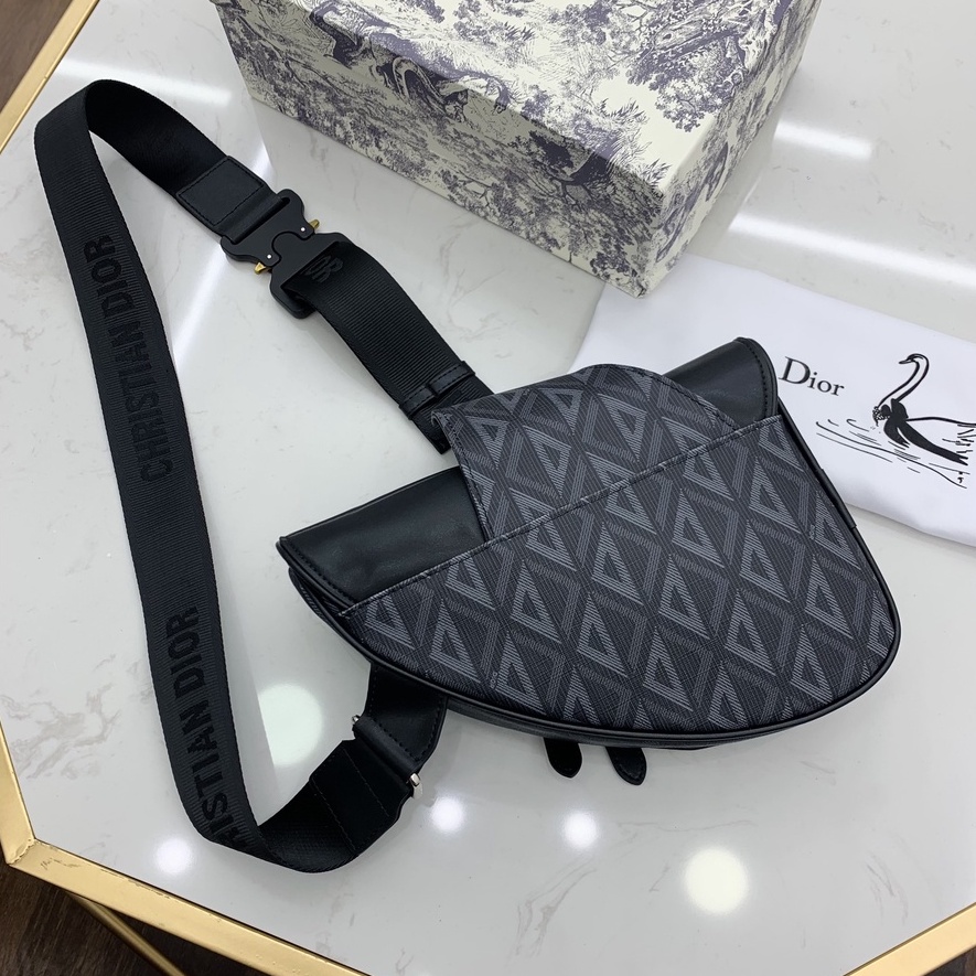 Túi đeo chéo Dior vát yên ngựa LA 2022 on web fullbox