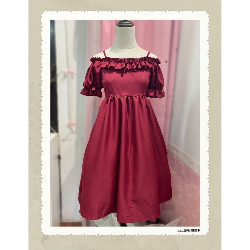 [có sẵn] Đầm / Váy hai dây trễ vai đỏ