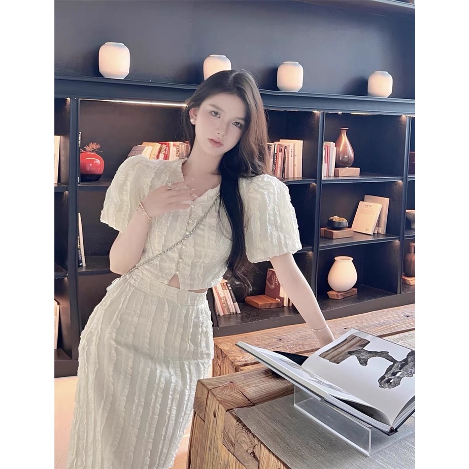 SET ÁO CROPTOP TRẮNG CỔ V THỚ GỖ + CHÂN VÁY SUÔNG TRẮNG MIDI