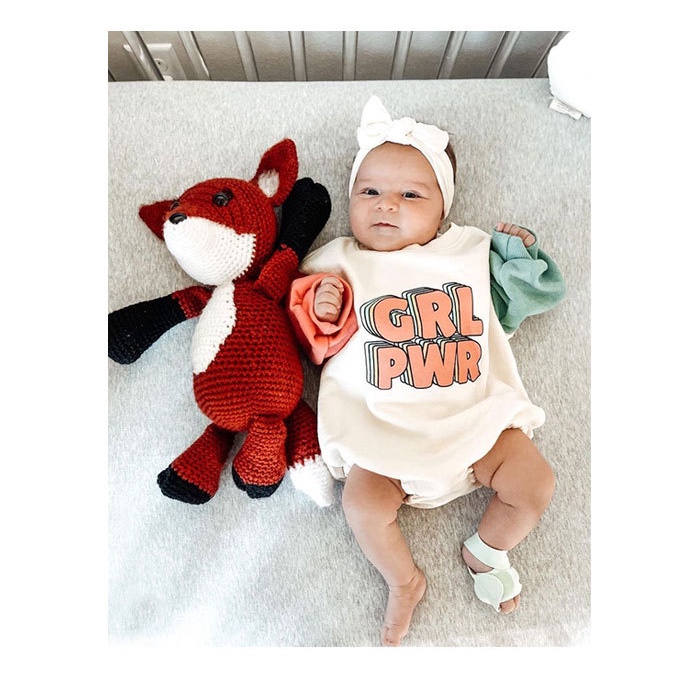 Bộ áo sweater in chữ và quần dài có túi lớn sành điệu cho bé