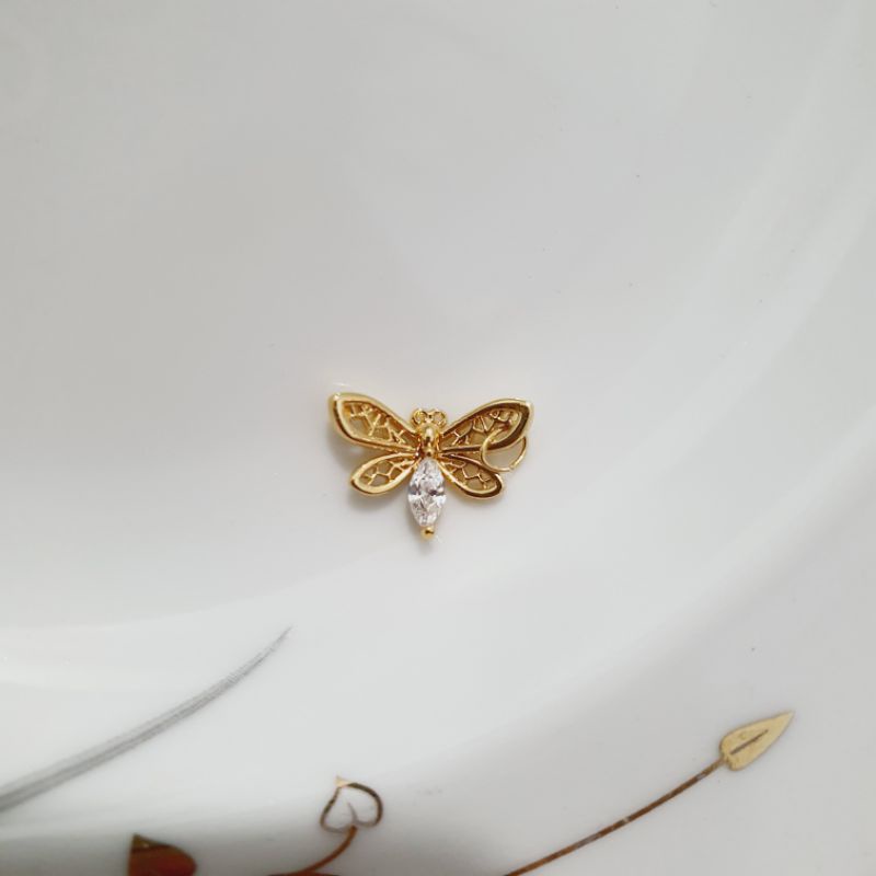 Charm chuồn chuồn mạ vàng tĩnh điện bền màu