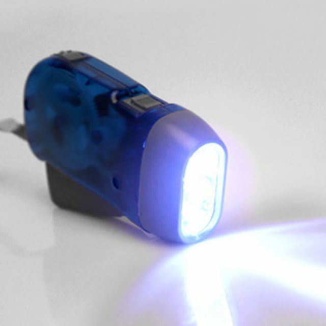 Đèn pin sạc tự động bằng tay