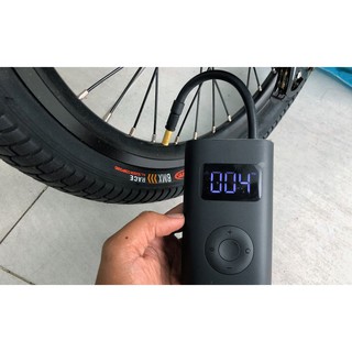 Thiết bị bơm hơi di động đa năng Xiaomi Mi Portable Electric Air Compressor - Pin 2000 mAh Cổng sạc micro USB Sạc đầy