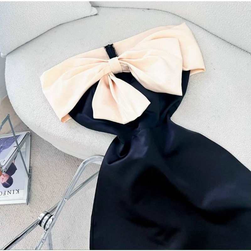 ĐẦM ĐEN BẸT VAI VIỀN NUDE NƠ NGỰC FORM NGẮN