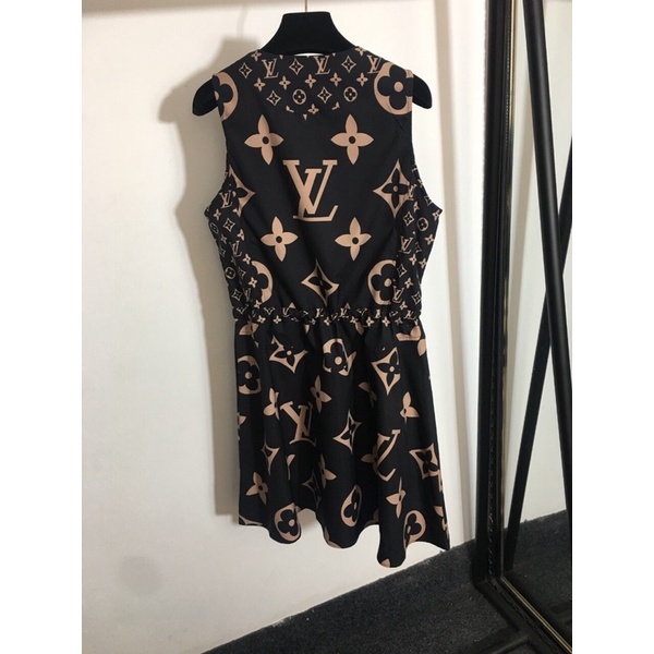 Váy ghi lê thắt lưng trắng đen Toàn thân logo chống lão thị in ren louis vuitton LV