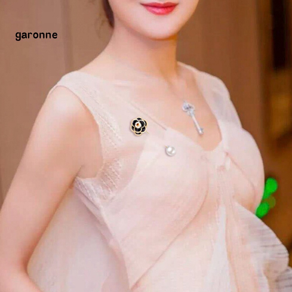Ghim cài áo hình hoa hồng đính ngọc trai xinh xắn