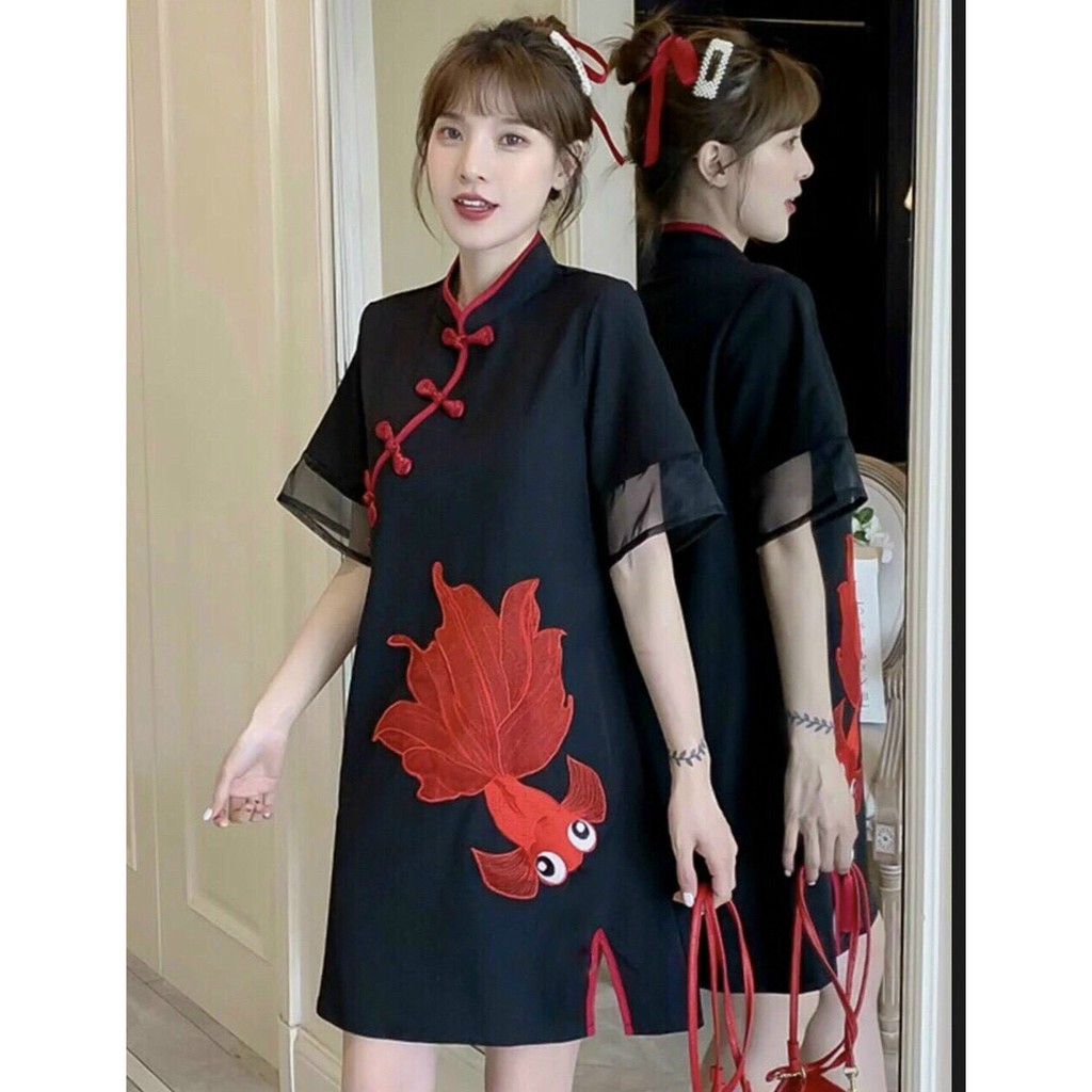 Đầm Suông Màu Đen Cổ Tàu, Sườn Xám Cách Tân Thêu Nổi Họa Tiết Con Cá Xẻ Tà Trang Trí Thời Trang Quảng Châu 2021. | BigBuy360 - bigbuy360.vn