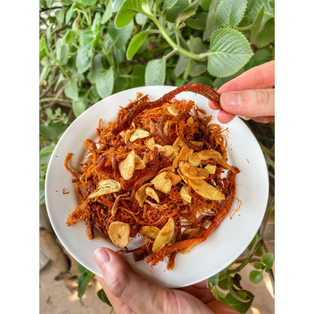 Thịt heo khô, lợn khô cháy tỏi handmade 100g ăn vặt (Thịt dai ngon tỏi giòn) | BigBuy360 - bigbuy360.vn