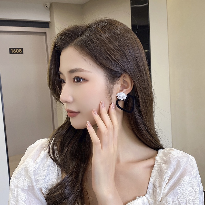 Bông tai hình nơ trái tim màu đen bằng bạc 925 thời trang thu đông cho nữ