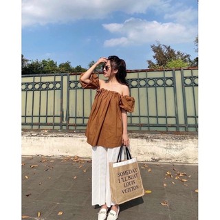 Set áo trễ vai nâu quần ống rộng trắng hothit