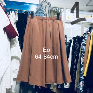Chân váy xòe dáng dài.