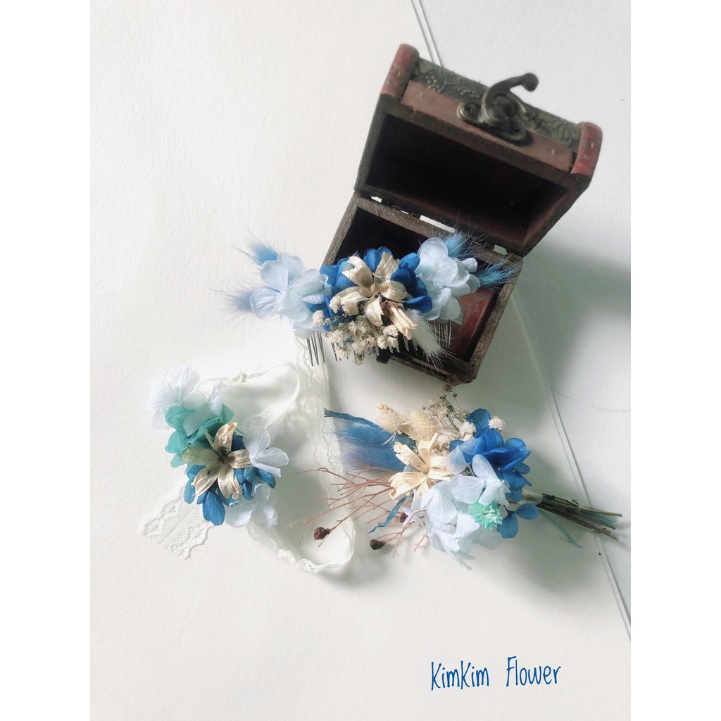 Hoa khô cài áo chú rể