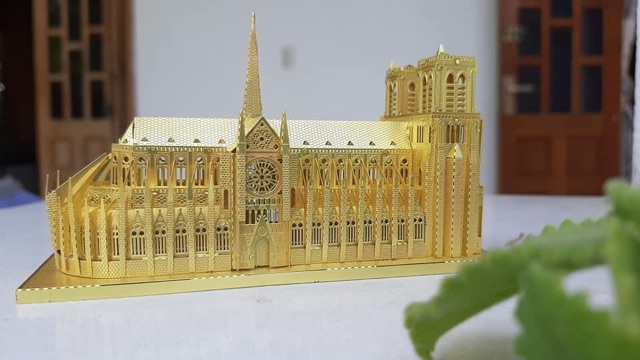 Mô hình kim loại 3D lắp ráp Nhà thờ Đức Bà Paris Vàng Notre-Dame de Paris [ Chưa lắp ]