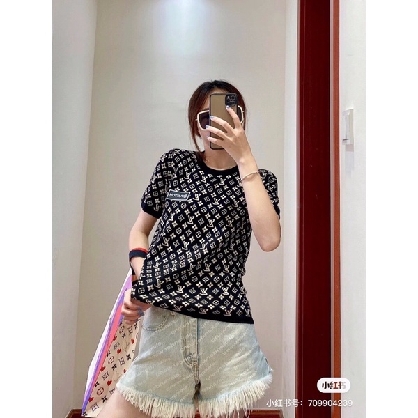 Áo len ngắn tay Louis Vuitton LV thiết kế cổ tròn phối viền đen in logo cao cấp