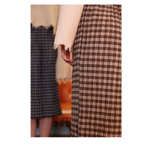 Chân váy midi kẻ caro