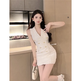 cổ chữ V trắng không tay hai viền ôm hông