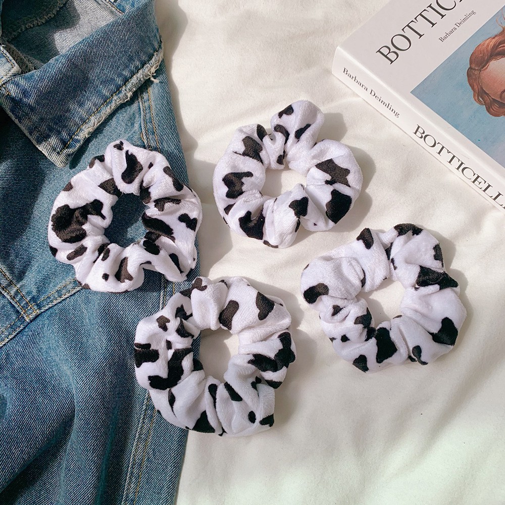 [Mã SKAMCLU8 giảm 10% cho đơn từ 100K] Dây cột tóc vải Scrunchies bò sữa HOT TREND ulzzang