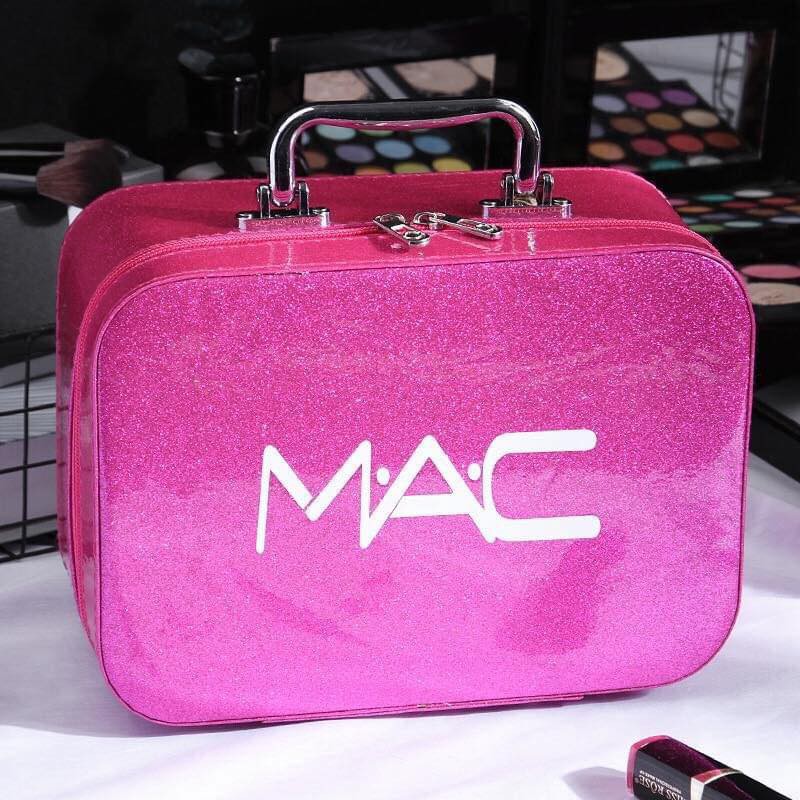 Cốp Đựng mỹ phẩm MAC [hàng chính hãng] dạng hộp vuông cứng,có ngăn nhỏ bên trong.Bao nhiêu đồ makeup cứ cho hết vào đây.