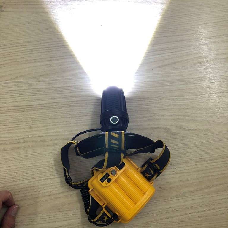 Đèn Pin đội đầu Ultra fire P50 Zoom 2, bóng led 20w cực mạnh, dùng 3 pin cực khỏe