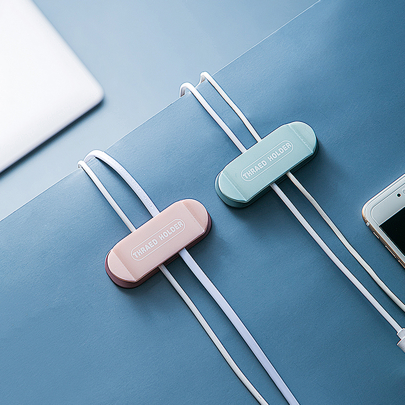 Set 4 móc dán tường treo phích cắm điện tiện lợi