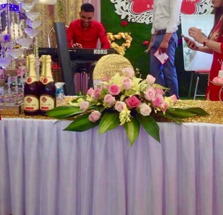 Khay cắm hoa để bàn tổ chức