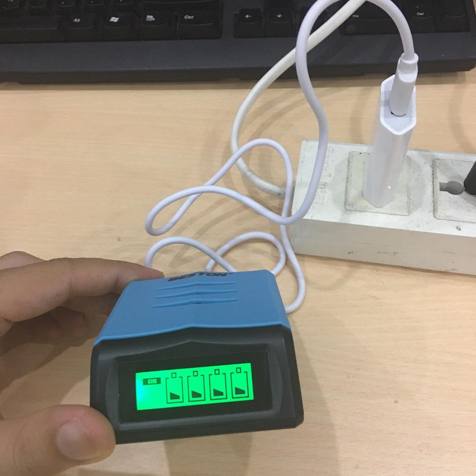 Bộ sạc pin AA/AAA sạc nhanh có màn LCD báo dung lượng pin