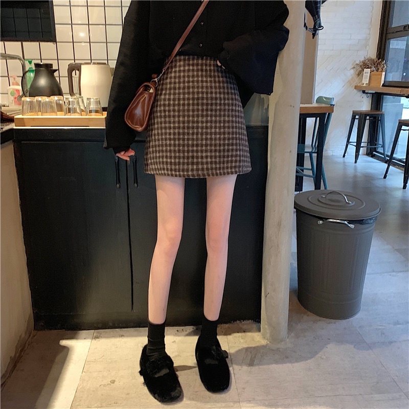 Chân váy ngắn mini chất dạ mịn kẻ ô caro màu nâu có lót quần bên trong