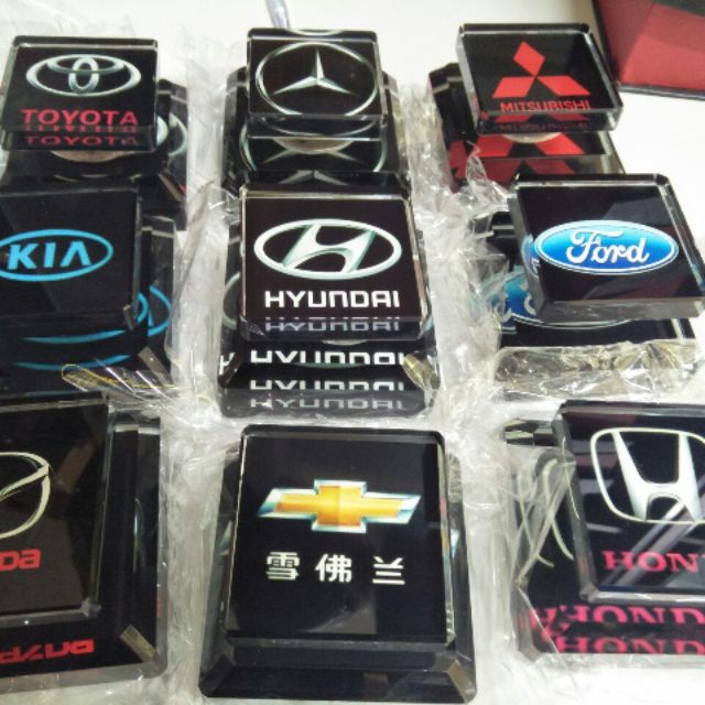 Nước hoa pha lê cao cấp đặt taplo xe hơi, ô tô logo hãng xe Toyota, Mazda, Ford, Kia, Hyundai, Honda,Toyota, Mazda, Ford