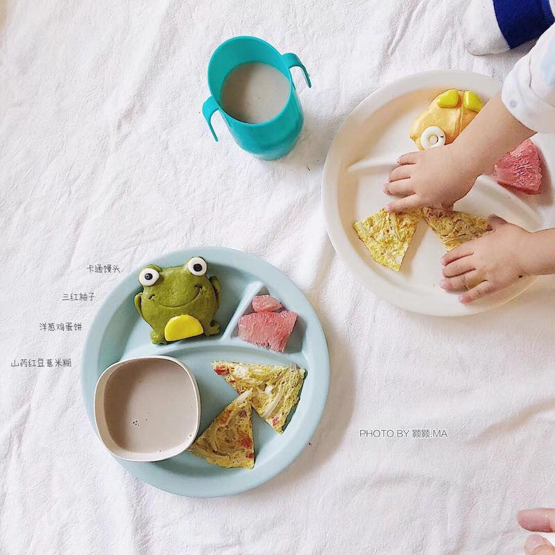 Khay ăn cho bé hình tròn 3 ngăn sợi tre
