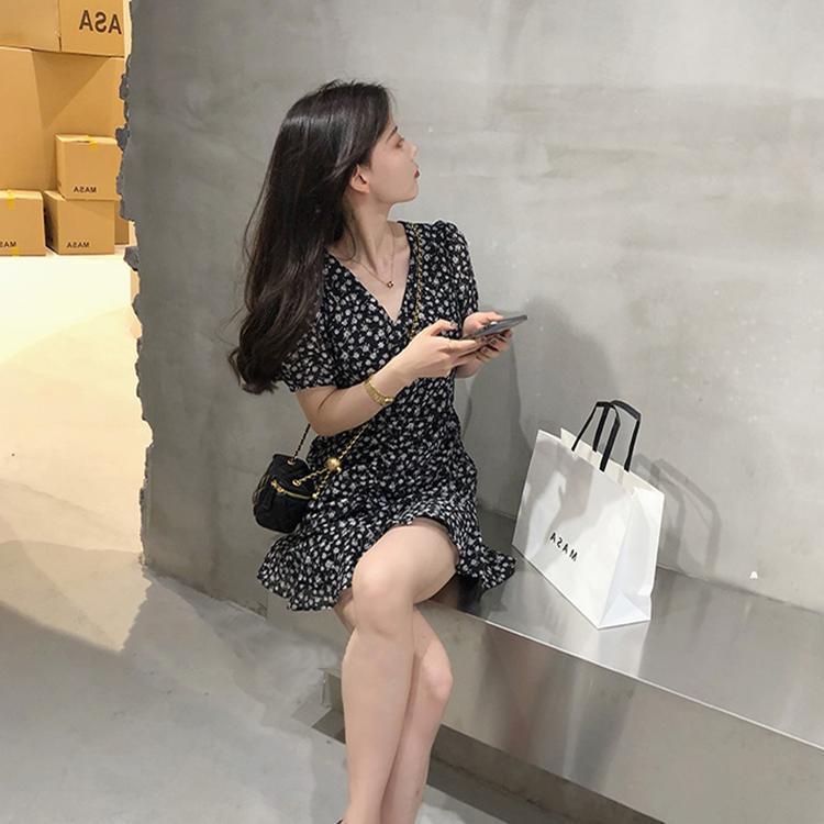 Đầm Hoa Cổ Chữ V Xếp Ly Phong Cách Pháp Hợp Thời Trang Hè Cho Nữ